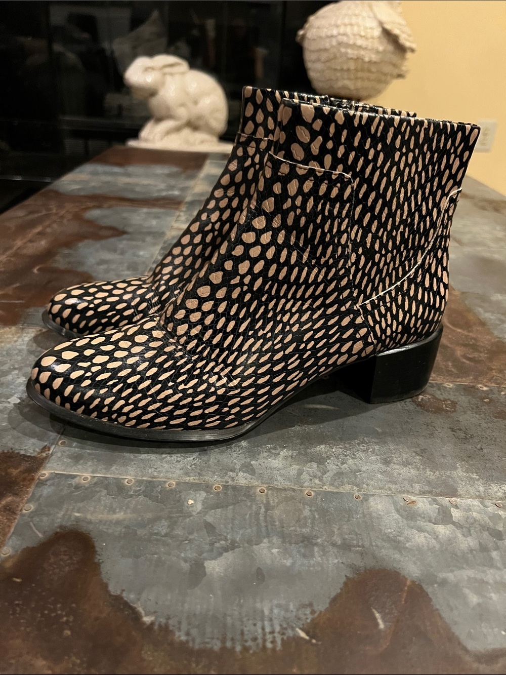 Vionic Kamryn Black Spot Waterproof Leather Ankle Booties Size 8 - Picture 3 of 13
